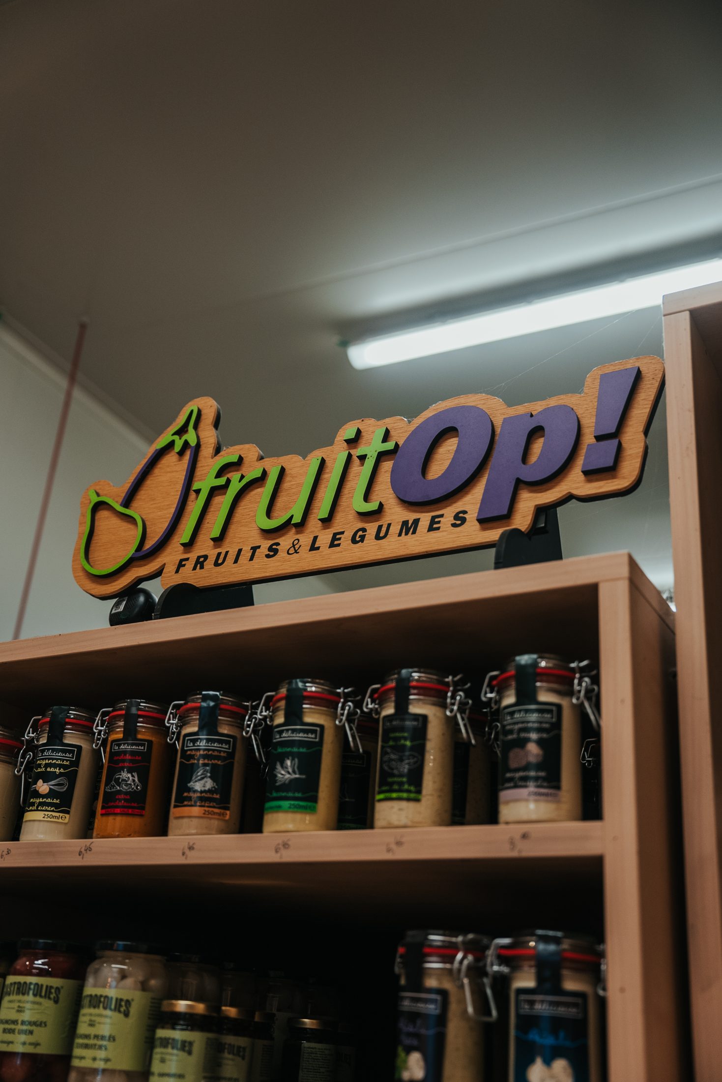 Étagère d'épicerie fine Fruit'Op : bocaux et condiments