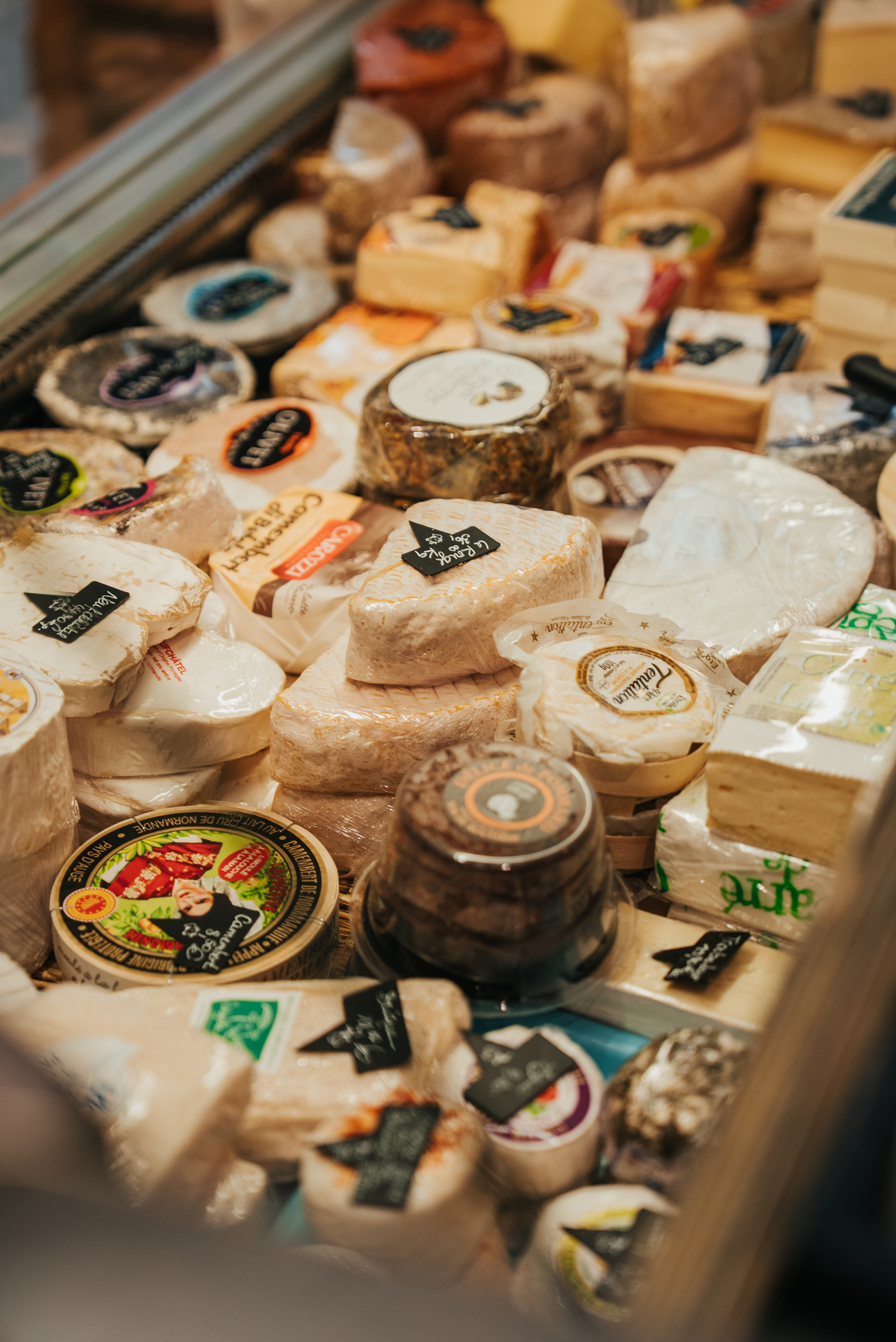 Comptoir de fromages affinés Cheese'Op : camemberts, chèvres et spécialités
